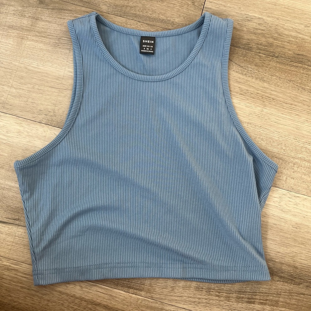Sky blue cropped ribbed scoop tank top